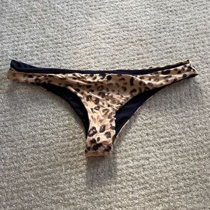 Billabong cheetah print bikini bottoms size M